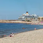 Suite Beachfront Near The Station And Port, 5 Beds