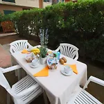 Apartment By The Sea In Special Surroundings