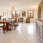 Villa Lucilla - B&B Rooms And Pool