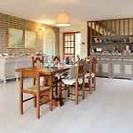 Villa Lucilla - B&B Rooms And Pool
