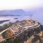Mother Of Pearl House With Lake View Pool