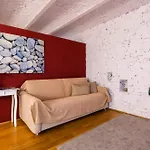 Simon'S House