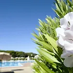 Isa-Apartments For 4 People, 2 Bedrooms, In Residence With Swimming Pool In San Vincenzo, Just 600 Meters From The Sea