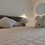 Tecla Apartment