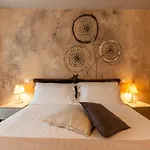 Bed & Breakfast La Home And Apartments