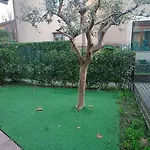 The Sunrise - Apartment With Garden