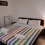 Stanza In Alloggio Ai Quartierispagnoli