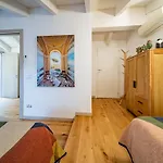 Lake Breeze Apartment
