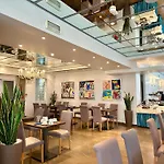 Club House Hotel