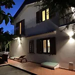 The House Of Annie With Magnificent Garden