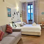 Suite Mazzini Square