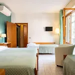 Hotel Parco Dei Pini - 100Mt Dal Mare