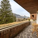 Cozy 3 Bedroom With Access To Garden