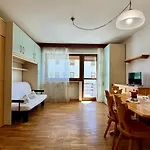 Hostdomus- Terrace Apartment