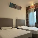 New Generation Hostel Como Lake