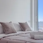 Luxury Seafront Penthouse With Spacious Terrace, Beach And Private Parking