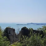 Blue Vista Apartment