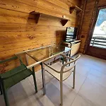 Tiny Charming Apartment Close To The Ski Slopes