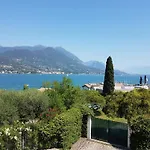 Spacious Villa Over Two Floors, Amazing View And Private Garden For 10 Guests