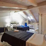 Awesome Apartment In Massa With Kitchen