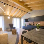 La Cort Apartments - Number 5