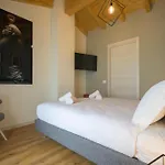 La Cort Apartments - Number 5