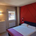 The 6 Apartments S