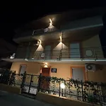 085 Apartments