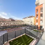 Blue Life 1B Tirabora Short Rent