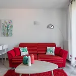 Modern Apartment With Balcony-Garage-And Pool