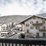 Manu Apartments