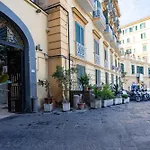 Molo Caracciolo