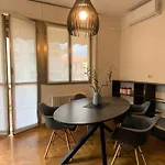 The Charme - Modern Apartment In Como With Balcony