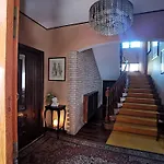 Appartamento In Villa Iris, Con Patio Ad Uso Esclusivo, Parcheggio Privato In Giardino, In Centro Citta
