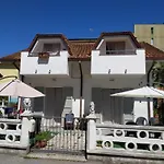 Vacanze In Villetta Con Giardino