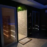 Royalty Rooms & Spa