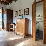 Clementina-Agriturismo La Valentina