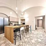 Comfy 2 Bedrooms Apartment Near The Beach
