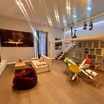 Raroom Deluxe R Room