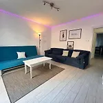 Infondoalmar Rimini --Intero Apt Indipendente-Netflix-Metromare A 40M-Proiettore 4K Cinema-Wifi Fibra-Led-Parcheggio-Riscaldamento--