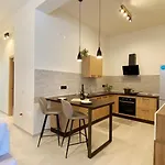 Urban Suites - Apartament