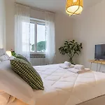 Arcade Apartment By Tuscanywego