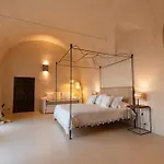 Aurora Apartment In Alma Domus