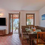 Villa Iris-Lakeview & Shared Pool - Happy Rentals
