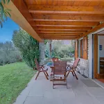 Villa Iris-Lakeview & Shared Pool - Happy Rentals