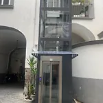 Varriale House Parking Free Small Car