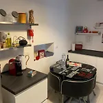 Casa Vacanza In Villa Con Piscina, Giardino E Posto Auto