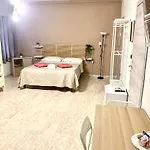 Neapolis Center2
