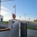 Affittasi Casa A 10 Mt Dal Mare