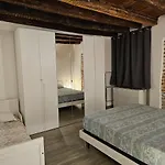 La Corte, Como Centro
